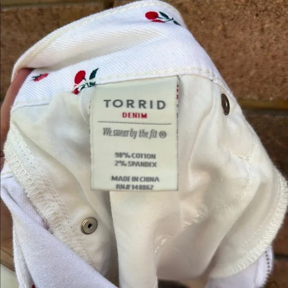 Torrid White and Red Jean Shorts with Strawberry Pattern Size 12 - Picture 6 of 7